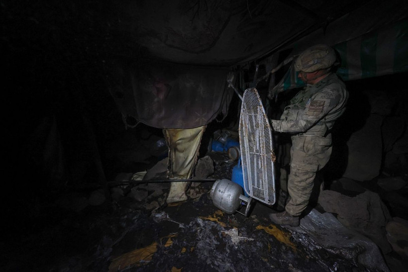 Gizli geçit yapmışlar 9 odası var! Terör mağarasına girildi içeriden çıkanlara bakın - Resim: 3