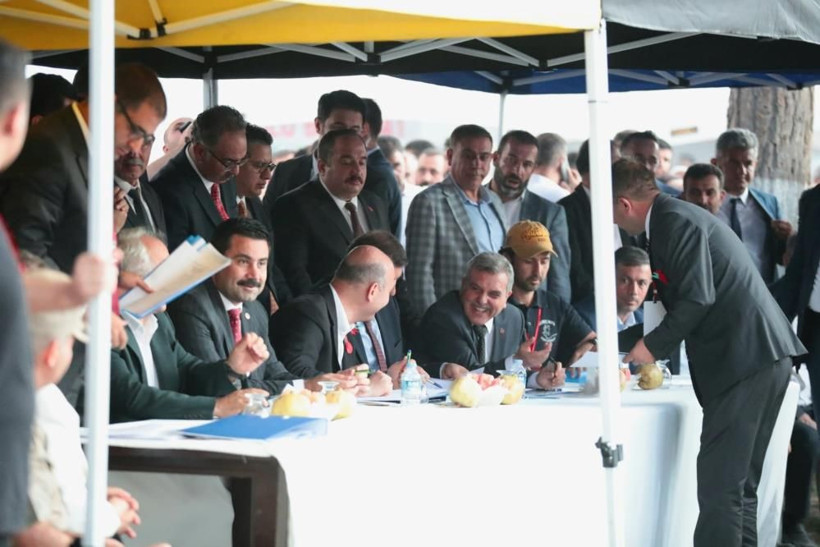 Bakan Soylu’ya Suruç’ta sevgi seli: Zılgıtlarla karşılandı, yarış atı hediye edildi! - Resim: 4