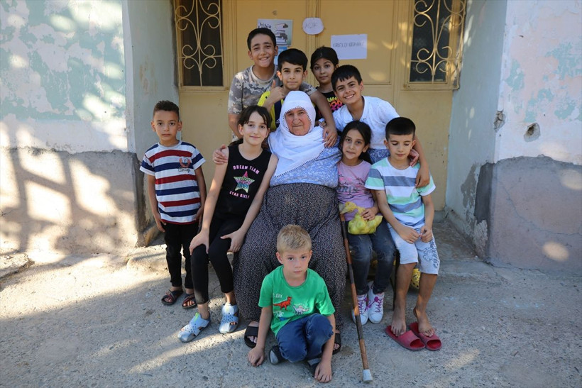 Elazığ'da çocuklar evinden çıkmaz oldu Saniye nine cennetin kapısını araladı - Resim: 2