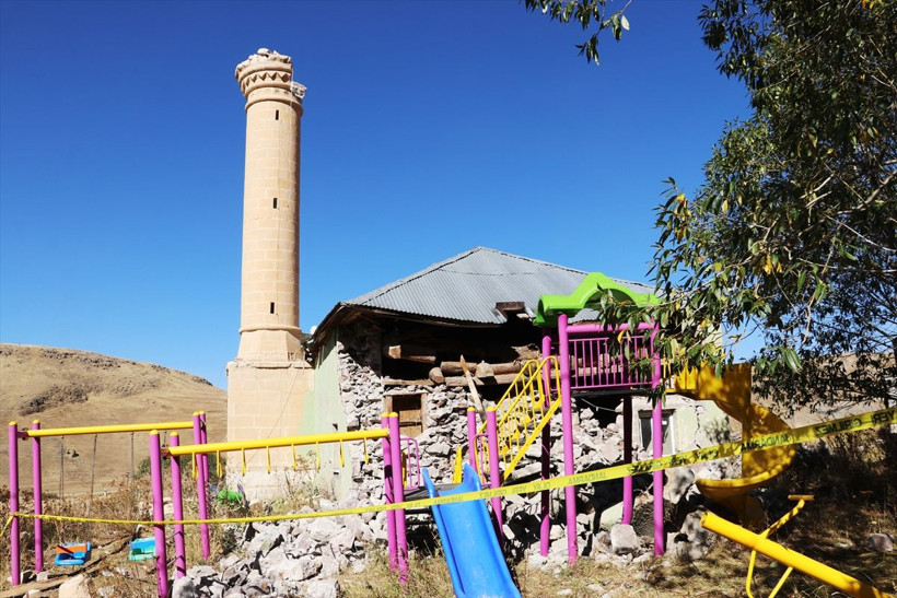 İçişleri Bakanı Soylu sahaya indi! Depremden etkilenen köylerde inceleme yaptı - Resim: 2