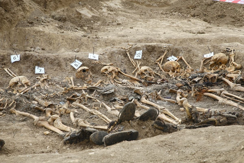12 askere ait toplu mezar Azerbaycan'ı kahretti! Vahşetin izi kafataslarında duruyor - Resim: 2