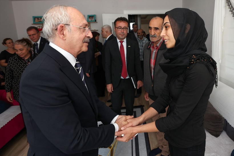 Kılıçdaroğlu'ndan şehit polis memuru Sedat Gezer'in ailesine taziye ziyareti - Resim: 4