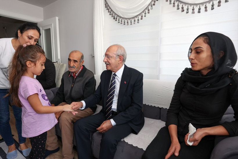 Kılıçdaroğlu'ndan şehit polis memuru Sedat Gezer'in ailesine taziye ziyareti - Resim: 2