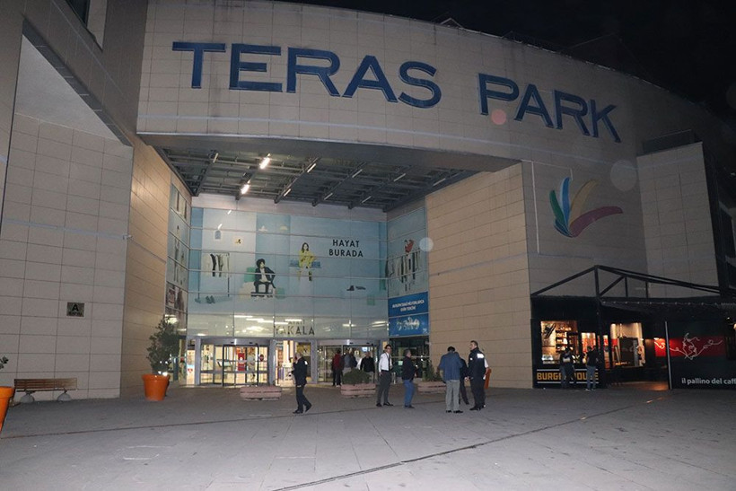 AVM'de korkunç ölüm! Genç kadın 3. kattan beton zemine çakıldı - Resim: 4