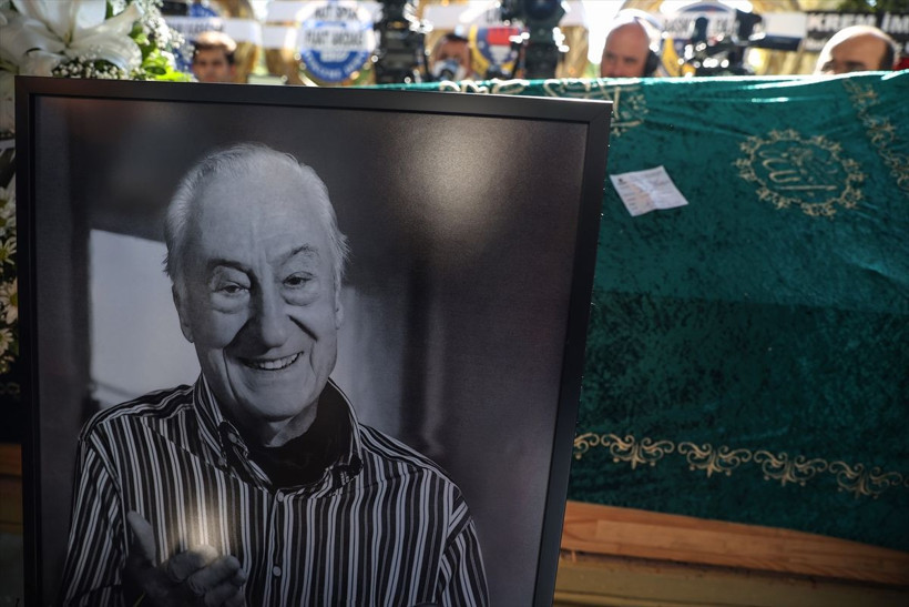 Halit Kıvanç'ın oğlundan Orhan Gencebay'a cenaze tepkisi! "Önde saf tutup gözüktüler, gittiler" - Resim: 1