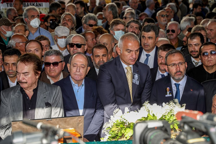 Halit Kıvanç'ın oğlundan Orhan Gencebay'a cenaze tepkisi! "Önde saf tutup gözüktüler, gittiler" - Resim: 4