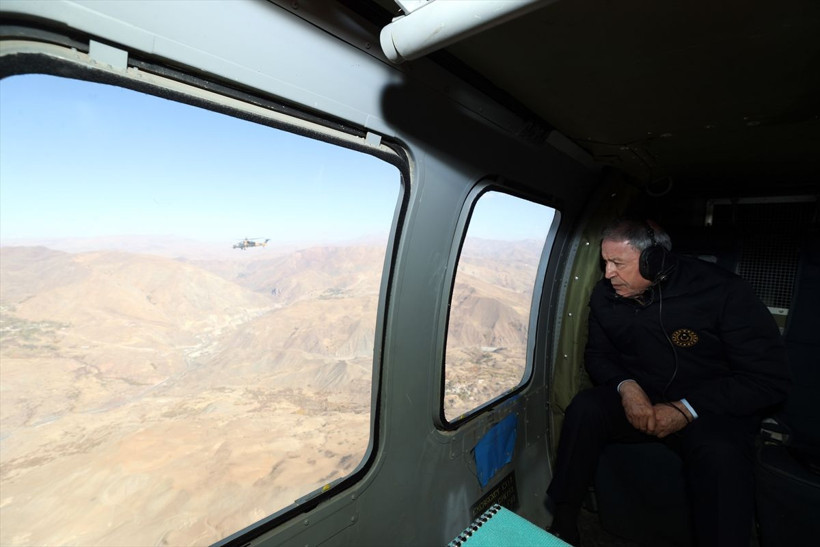 Milli Savunma Bakanı Akar ve komuta kademesi sınır hattında - Resim: 3