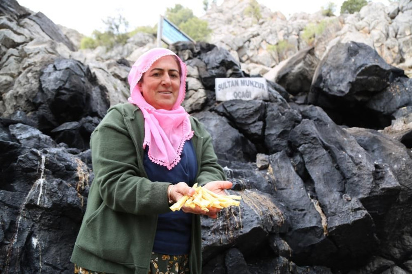 43 yaşındaki kadın 25 yıldır mum satarak evini geçindiriyor - Resim: 3