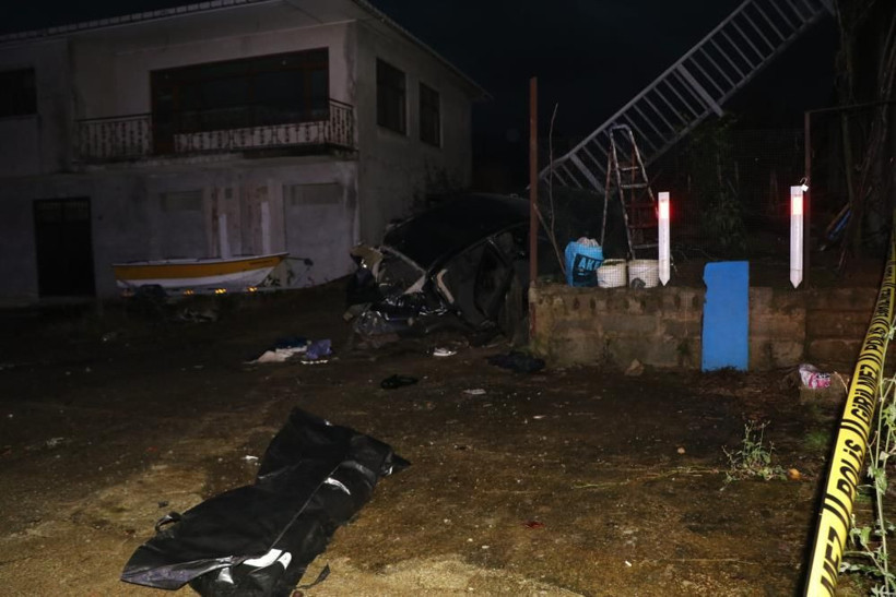 Rize'de korkunç kaza! Bariyerlere çarptı 3 metre yükseklikten düştü! Ölüler ve yaralılar var! - Resim: 4