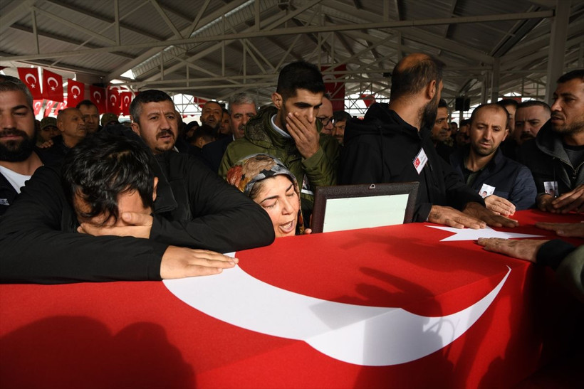 Şehitlere gözyaşı! Kürtçe, "Oğlum toprak çok soğuk, üşürsün" ağıdı herkesi ağlattı - Resim: 2