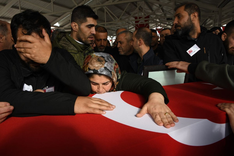 Şehitlere gözyaşı! Kürtçe, "Oğlum toprak çok soğuk, üşürsün" ağıdı herkesi ağlattı - Resim: 3