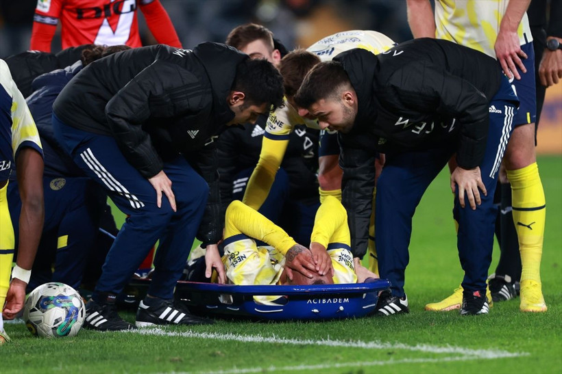 Fenerbahçe'de bitmeyen sakatlık kabusu! Yıldız futbolcu sezonu kapatabilir - Resim: 1