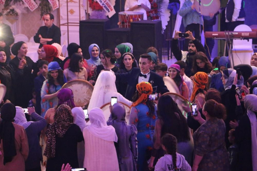 Diyarbakır annesinin mutlu günü! Terörün pençesinden kurtardığı oğluna düğün yaptı - Resim: 3