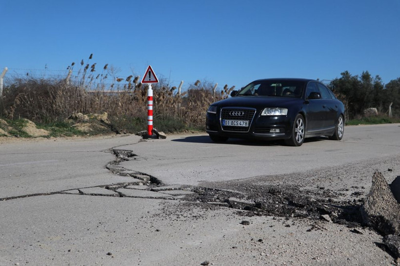 Adana'da deprem sonrası yolların hali ürküttü! - Resim: 1
