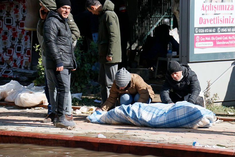 Kahreden görüntü! Kefen yok, toplu mezarlara gömülüyor! Diyanet'ten yürek sızlatan fetva - Resim: 1