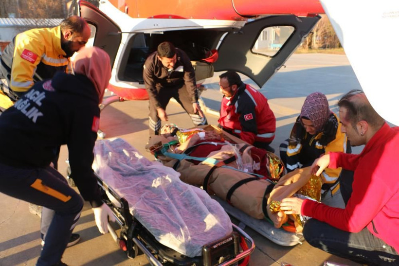 198 saat sonra kurtarılmıştı, Diyarbakır’a helikopterle sevk edildi - Resim: 1