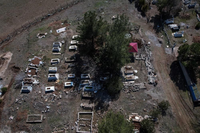 Kahramanmaraş depremi mezarlıkları da vurdu! Yıkım havadan görüntülendi! - Resim: 4