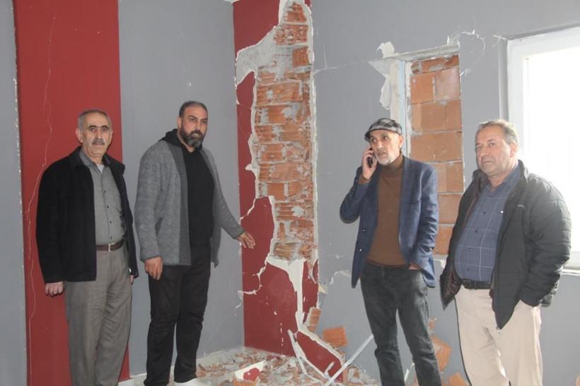 Deprem sonrası şoke eden olay! Patlayan kolonların tuğladan yapıldığı ortaya çıktı - Resim: 1