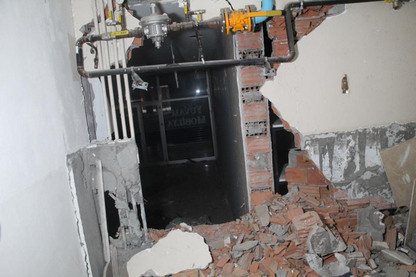 Deprem sonrası şoke eden olay! Patlayan kolonların tuğladan yapıldığı ortaya çıktı - Resim: 4