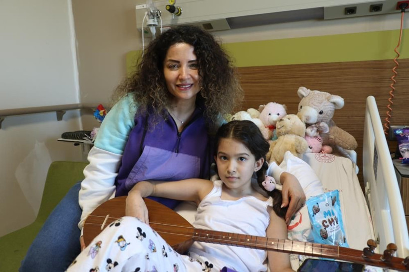 Depremin simgesi Yağmur'un hayali gerçek oldu! Hastanede sanatçı Deniz Toprak ile düet yaptı - Resim: 1