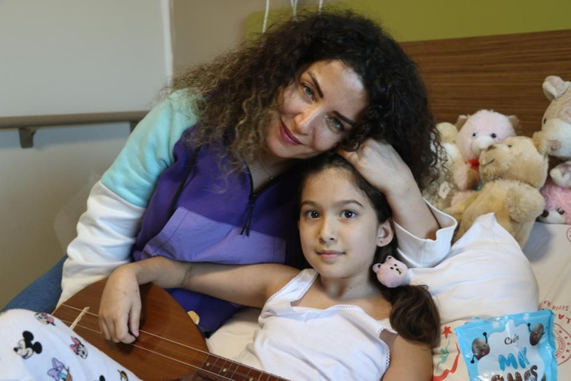 Depremin simgesi Yağmur'un hayali gerçek oldu! Hastanede sanatçı Deniz Toprak ile düet yaptı - Resim: 3