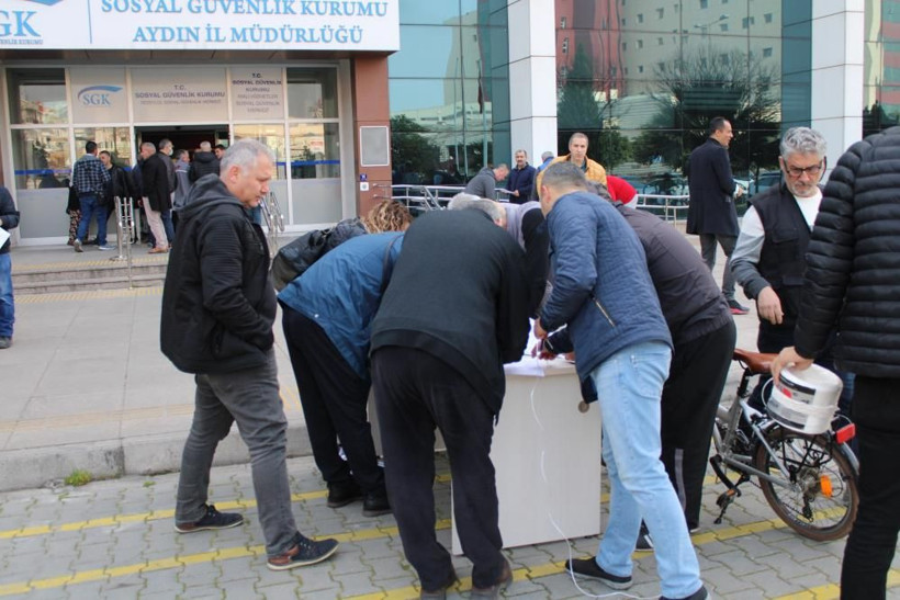 EYT yasalaştı, başvuru için akın ettiler! SGK şubeleri önünde EYT kuyruğu - Resim: 2