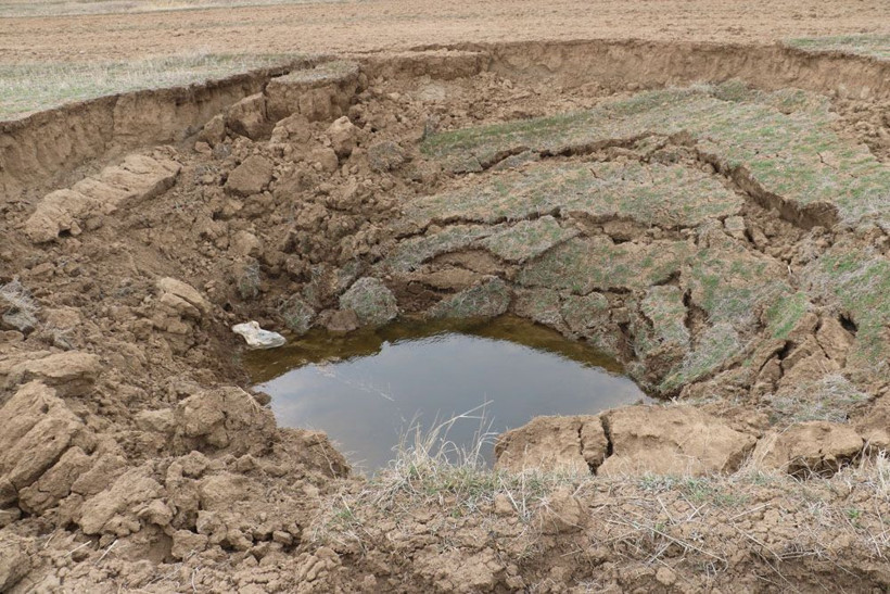 Sivas'ta depremden sonra oluştu! Tüm ilçe diken üstünde... - Resim: 4
