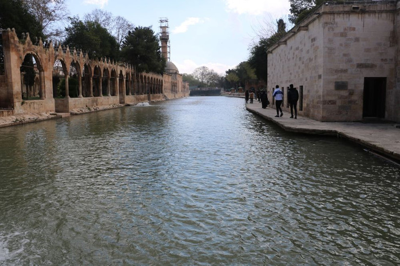 Sel sonrası balıklar yok olmuştu! Çamur rengine dönen Balıklıgöl'ün son haline bakın - Resim: 3
