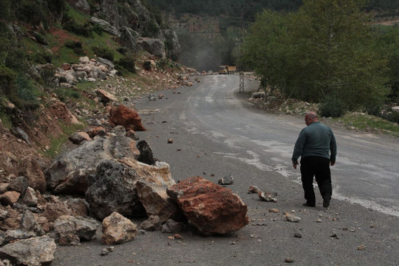 Depremin en çok etkilediği Hatay'da yeni görüntüler ortaya çıktı! Hepsi tonlarca ağırlığında koparıp savurmuş! - Resim: 3