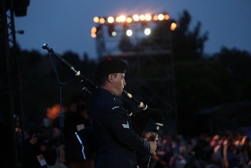 Çanakkale'de Anzaklar ‘Şafak Ayini’ ile atalarını andı! 108. yıl törenleri sürüyor... - Resim: 3