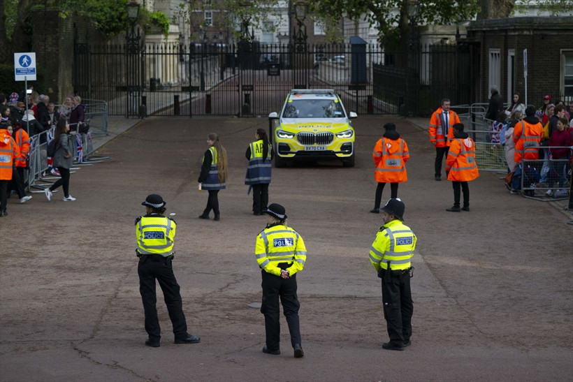 İngilizler Kral 3. Charles'ın taç giyme töreni için toplandı - Resim: 1