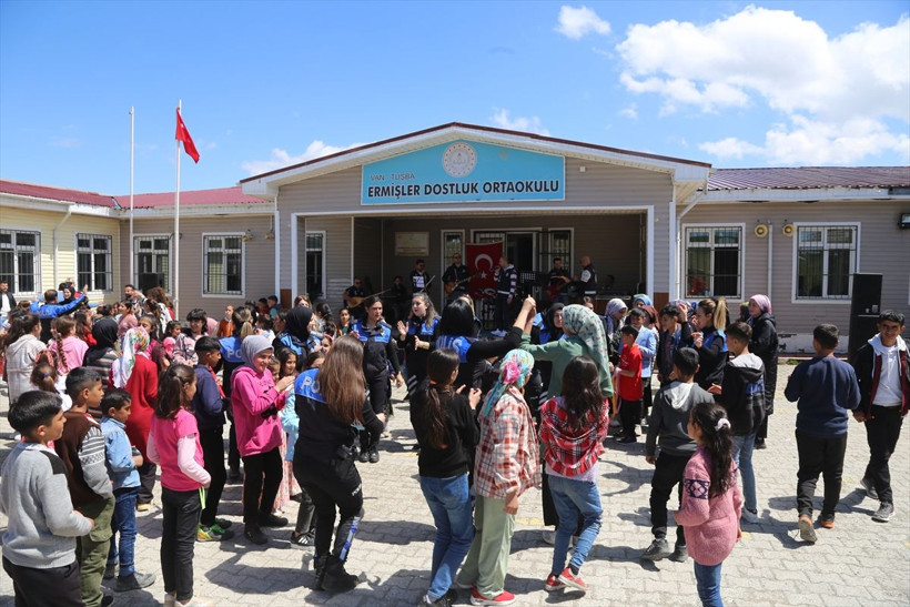 Van'da polislerin müzik grubu 'Hangar' sahneye çıkıyor - Resim: 3