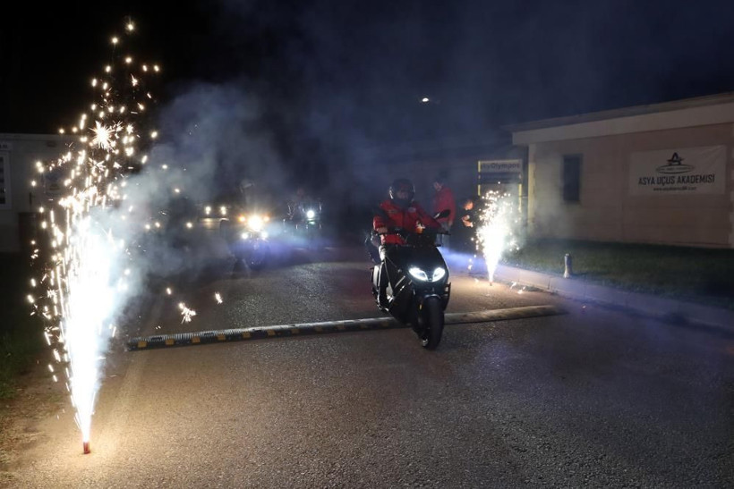 Bakan Varank co-pilotluk yaptı! TOGG'dan drift şov: Dumandan göz gözü görmedi! - Resim: 1