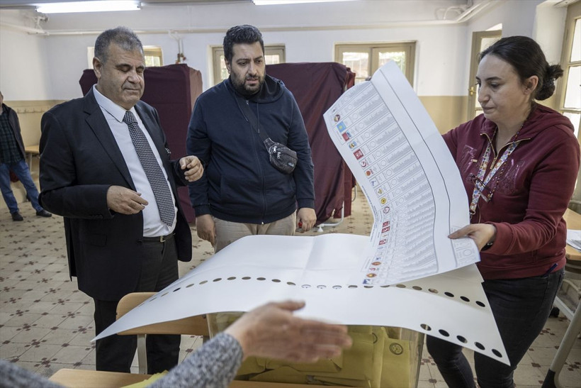 Görme engelliler oylarını özel şablonla böyle kullandı! - Resim: 3