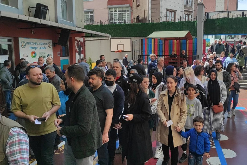 İstanbul'daki okullarda oy kullanma yoğunluğu sürüyor - Resim: 3