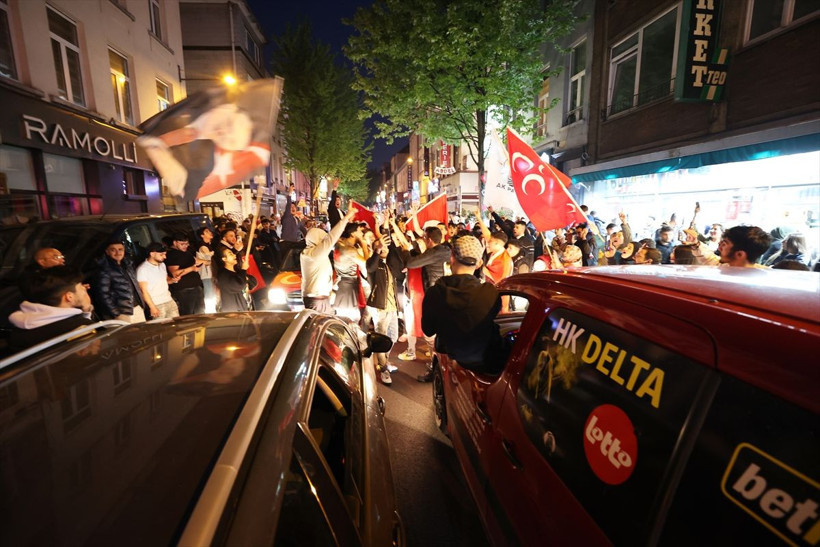 Belçika'da Türklerin seçim heyecanı sokaklara taştı - Resim: 4