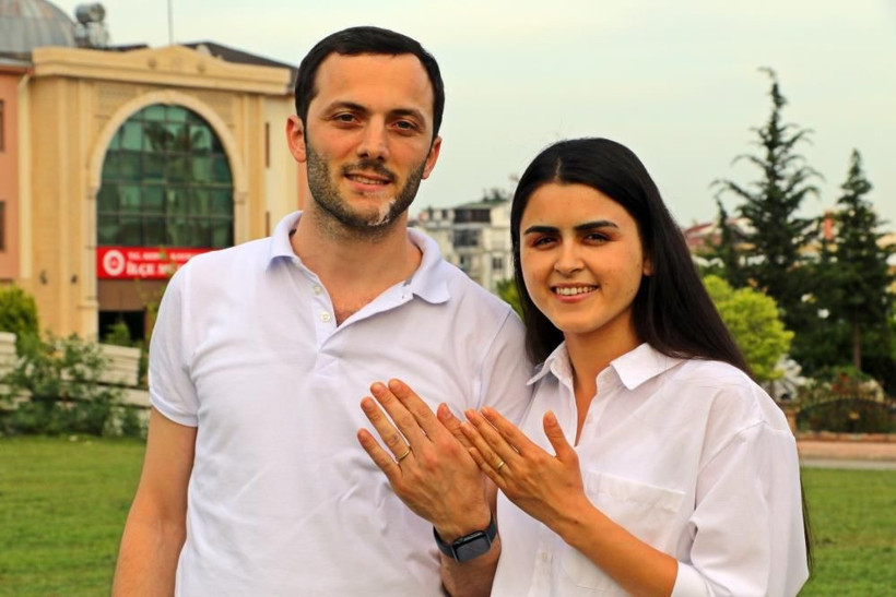 Damadın en mutlu gününe tabutla geldiler! Takı niyetine temizlik malzemeleri taktılar: Salondakiler neye uğradığını şaşırdı! - Resim: 3