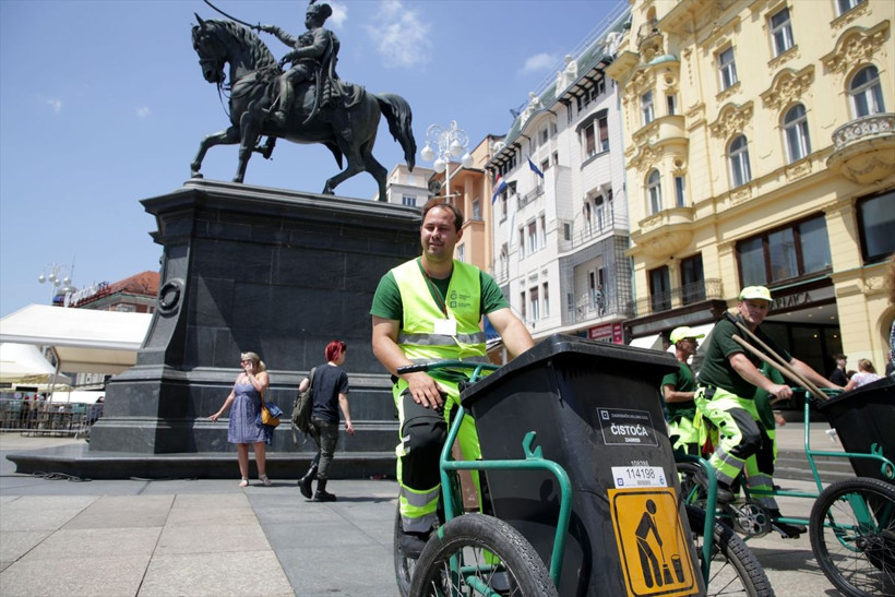 Temizlik işçileri, çöp arabalarıyla yarıştı! - Resim: 3