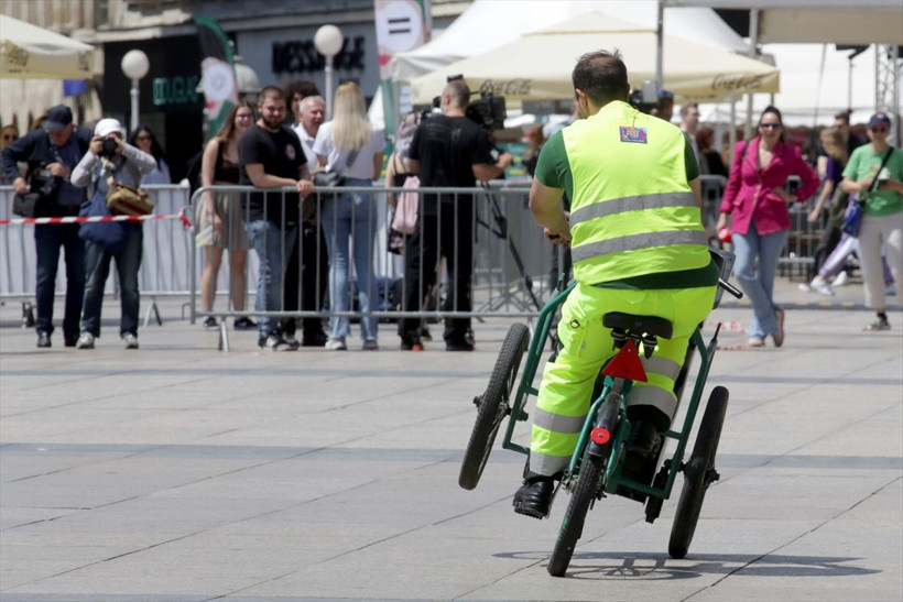 Temizlik işçileri, çöp arabalarıyla yarıştı! - Resim: 4