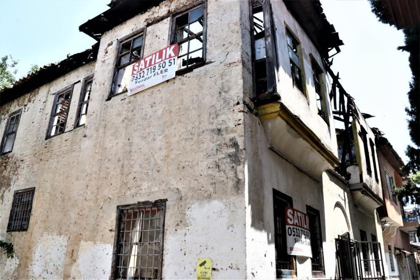 15 yıldır satılamadı! 22 milyonluk tarihi bina yangında küle döndü: Alevler geceyi aydınlattı! - Resim: 2