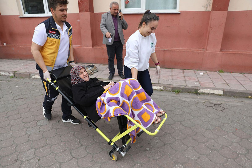 13. Cumhurbaşkanı seçimi ikinci tur oylaması başladı! Seçimden çok ilginç manzaralar - Resim: 4
