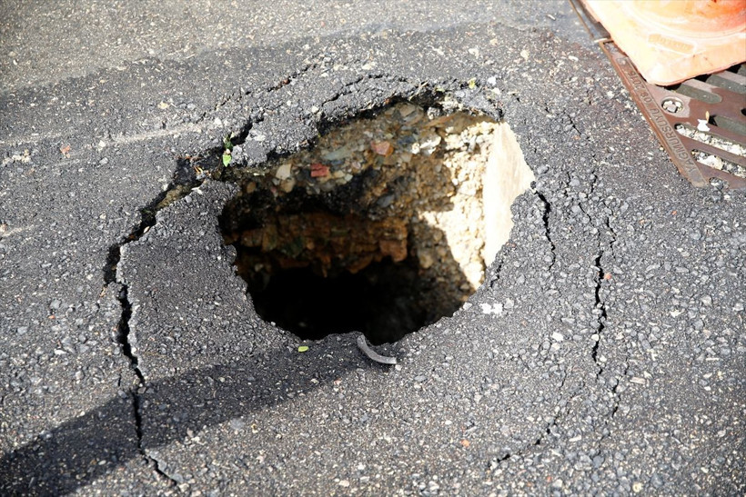 Ankara'yı sağanak yağış vurdu, yol çöktü! Belediye ekipleri çalışmalara başladı... - Resim: 4