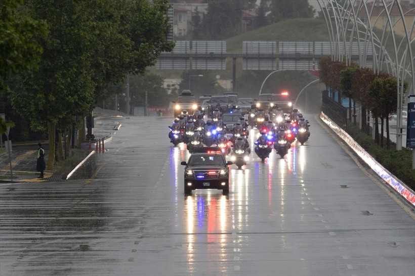 Cumhurbaşkanı Erdoğan'a yemin töreni öncesi sevgi seli! Arabasını güle boğdular... - Resim: 2