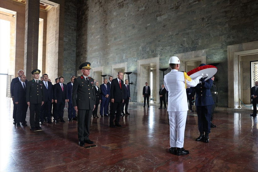 Cumhurbaşkanı Erdoğan ve yeni kabine üyelerinin Anıtkabir ziyaretinden dikkat çeken fotoğraflar - Resim: 2