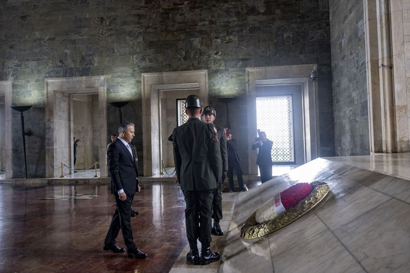İçişleri Bakanı Ali Yerlikaya ve Jandarma heyeti Anıtkabir'de - Resim: 3