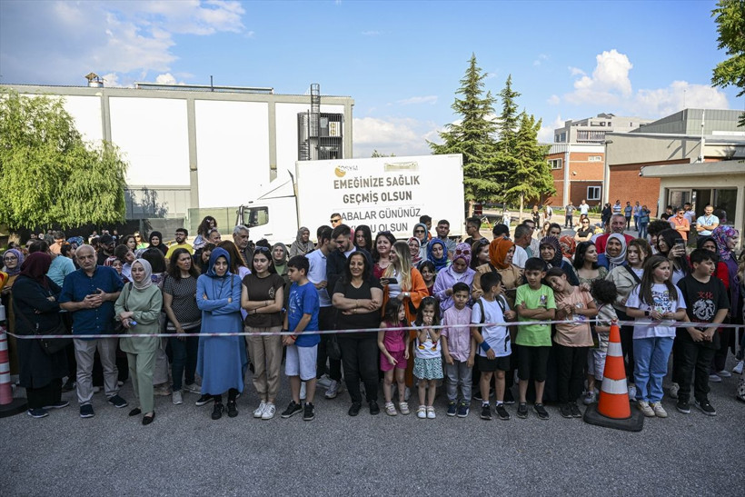 Dış dünyayla 45 gündür iletişimi olmayan ÖSYM görevlileri, YKS'nin ardından aileleriyle buluştu - Resim: 1