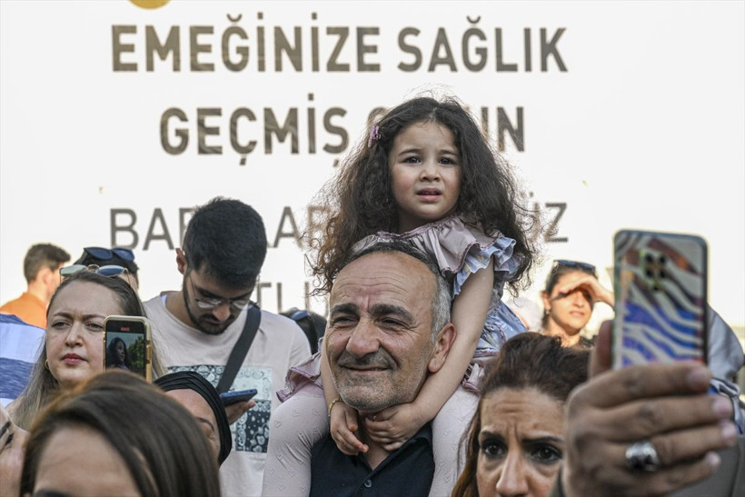 Dış dünyayla 45 gündür iletişimi olmayan ÖSYM görevlileri, YKS'nin ardından aileleriyle buluştu - Resim: 4