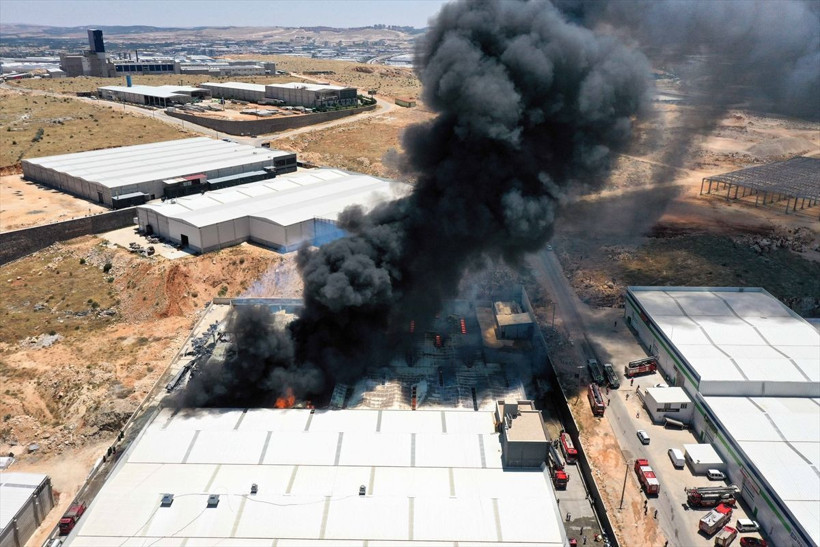 Gaziantep'te büyük panik! Alev alev yanıyor gökyüzü karardı - Resim: 4