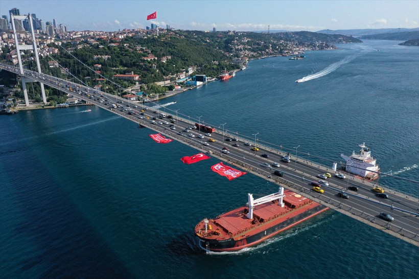 15 Temmuz Şehitler Köprüsü'ne Türk bayrağı asıldı - Resim: 3