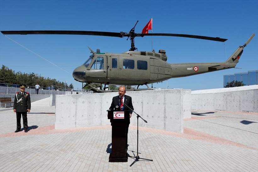 Kıbrıs Barış Harekatı'nda görev yapan helikopter ilk çıkarmanın yapıldığı plajda sergiye açıldı - Resim: 2